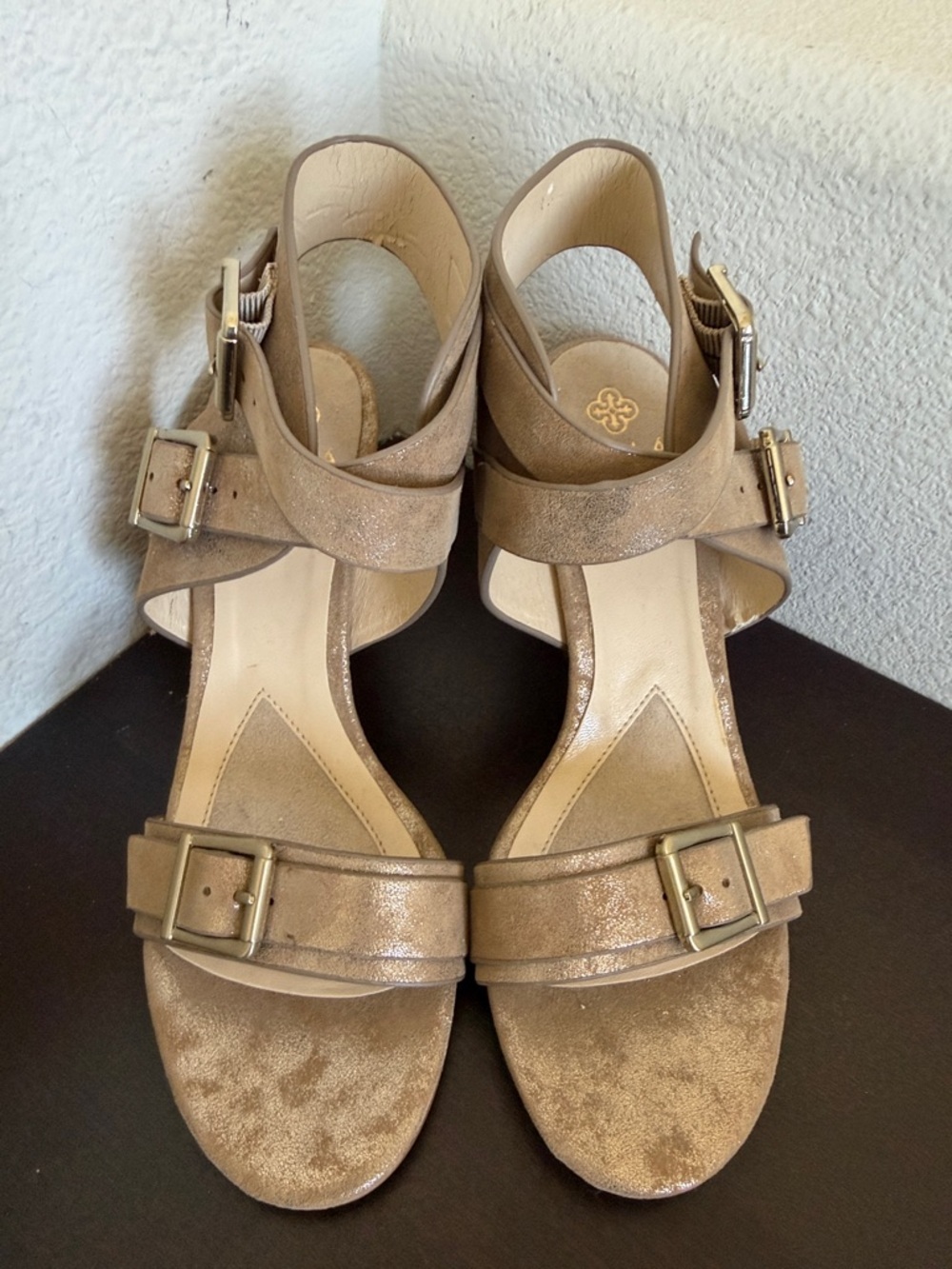 NEW ISOLA Gold Metallic Leather Sandals
Size 7.5